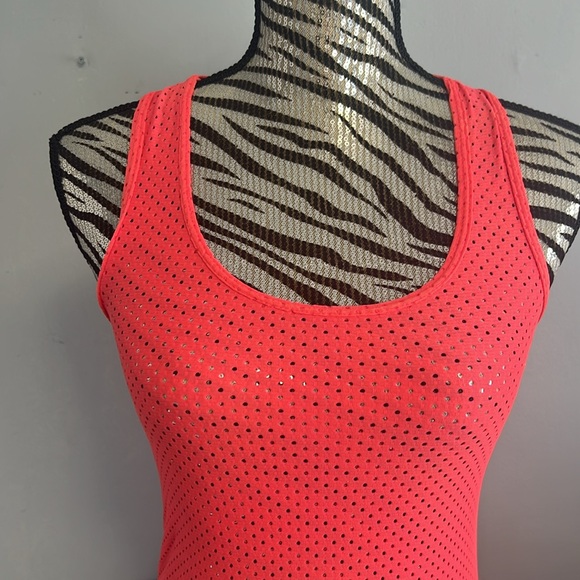*Bundle* 2 athletic tops laser cut - Picture 6 of 6